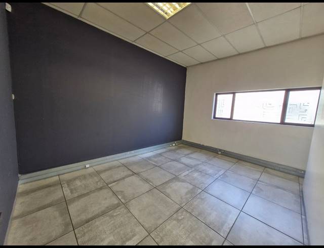 133M² OFFICE TO LET IN BARTLETT